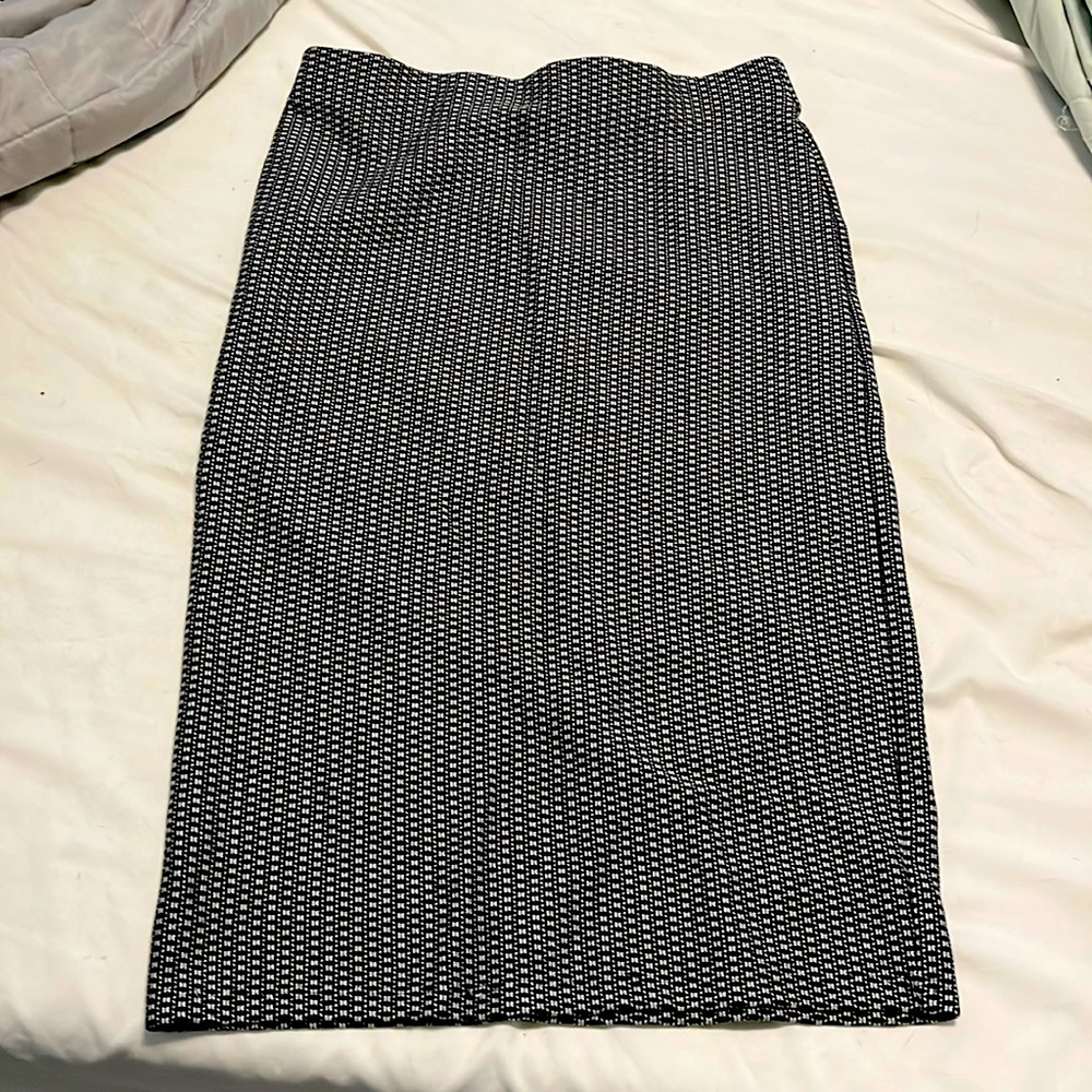 XS Black & White Loft Midi Skirt